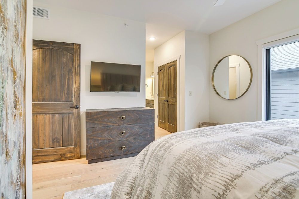 Fireplace + Lake Access: Waterfront Branson Escape