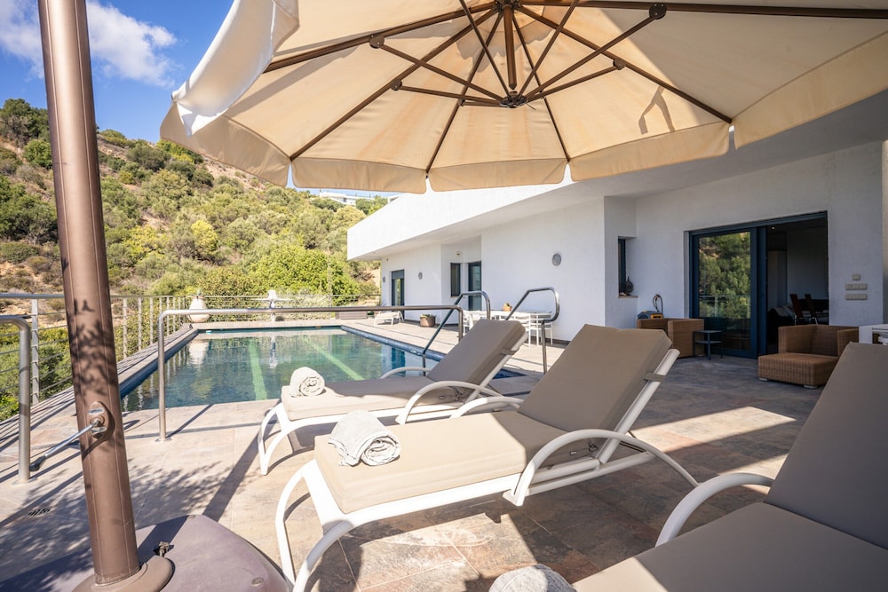 Lavish Villa With Private Pool