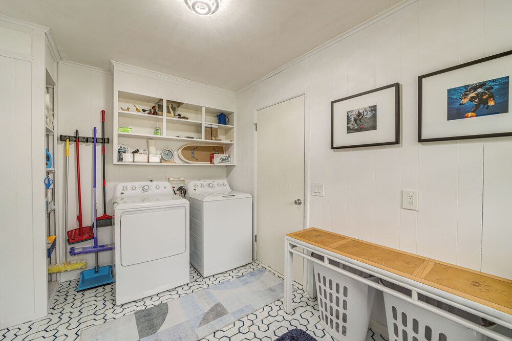 6 Mi to Dtwn: Waterfront Home in Tulsa!