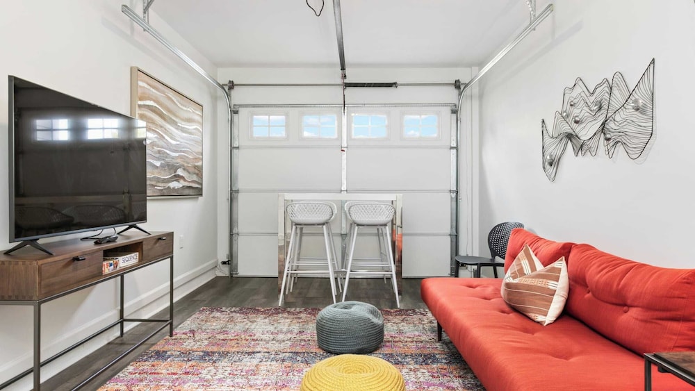 10 Townhomes, Sleeps 89 6 Mins to DT Asheville Sycamore Cove by Avantstay