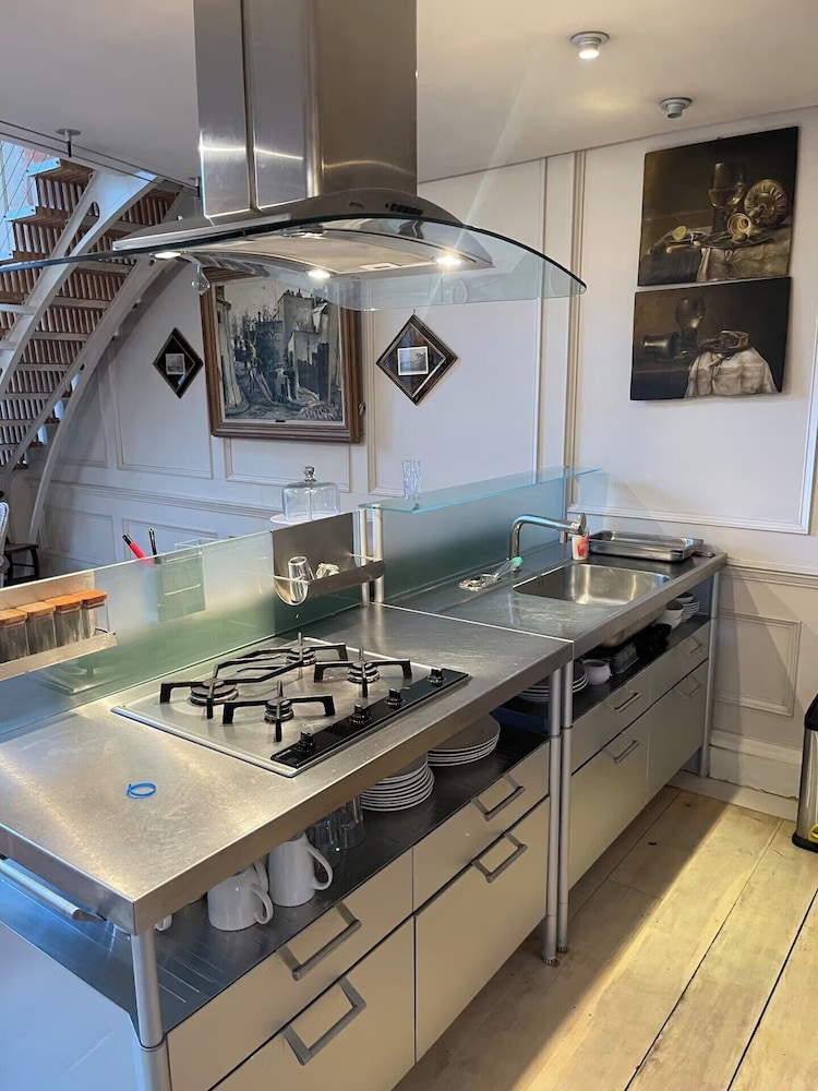 118 A Perfect Blend of Charm and Luxury
