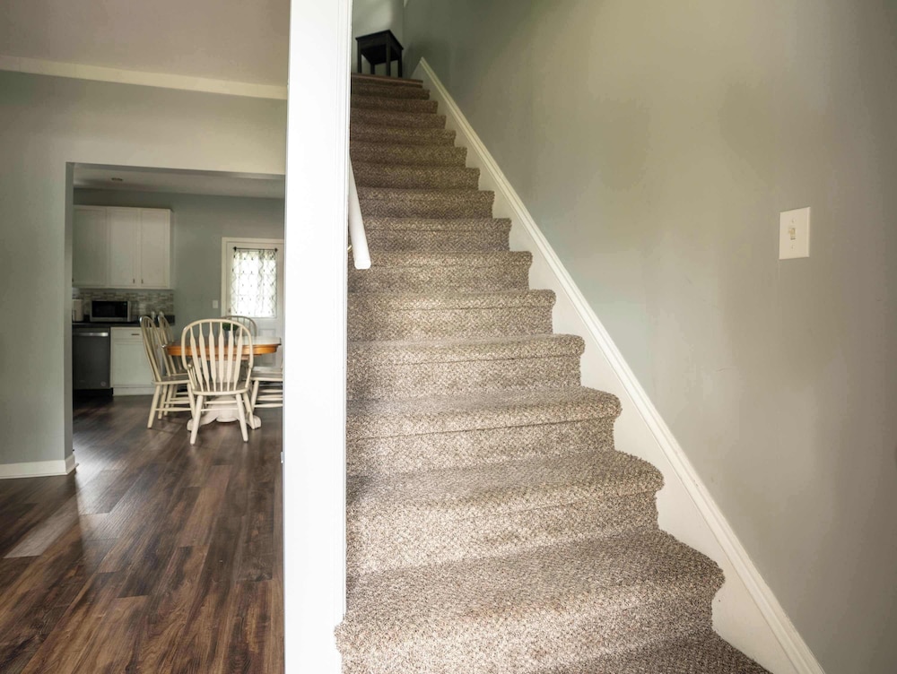 Three Blocks From Paradise Cozy Home for 8 Near Lake Geneva
