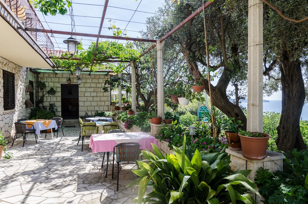 Guesthouse Moretić