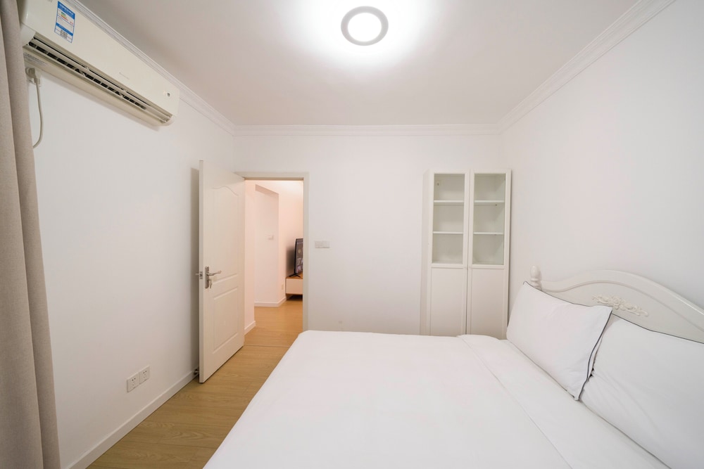 Tyms Xujiahui Premium 3BR 2BA APT