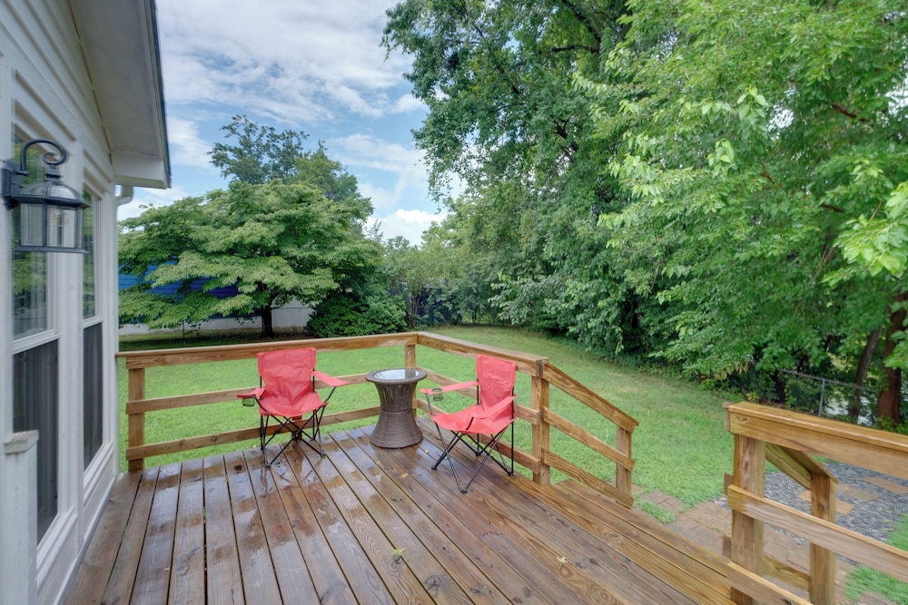 Fish, Relax & Enjoy Lake Views: Colonial Beach Gem