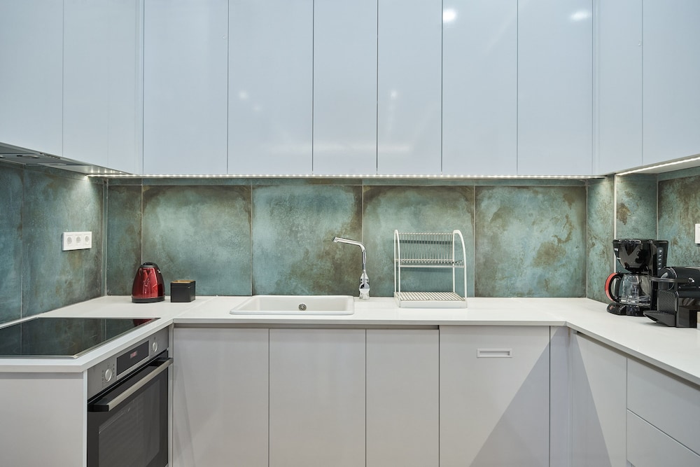 Elite Living 2bd Apt next to Hilton-Ilisia Park