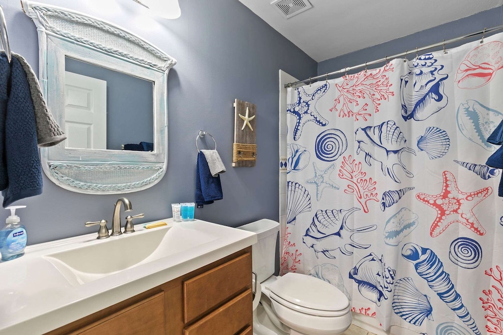 Spacious 2BR Condo With Pool Steps From the Beach