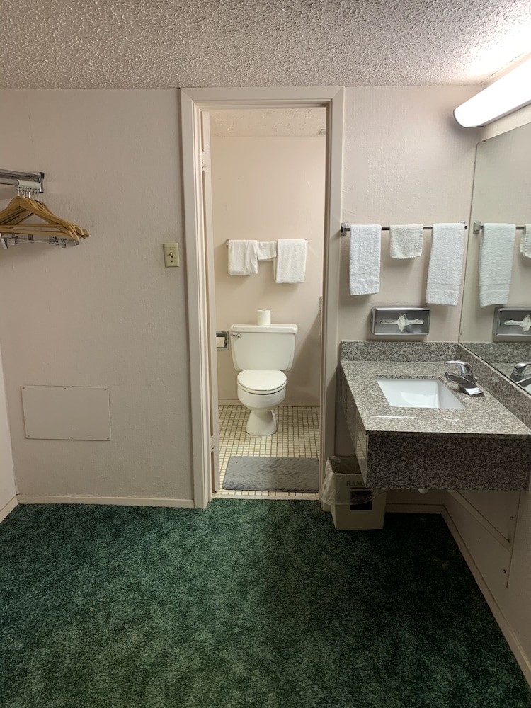 Travelers Inn