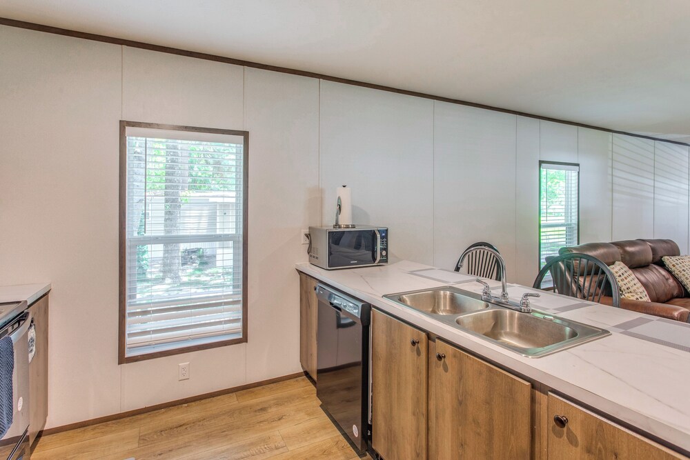2 Mi to Ocean Isle Beach: Family Home w/ Deck!