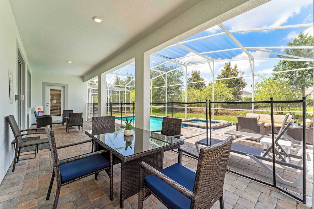 Resort Vibes At Championsgate - Home for 14 With Private Lanai - Image 4