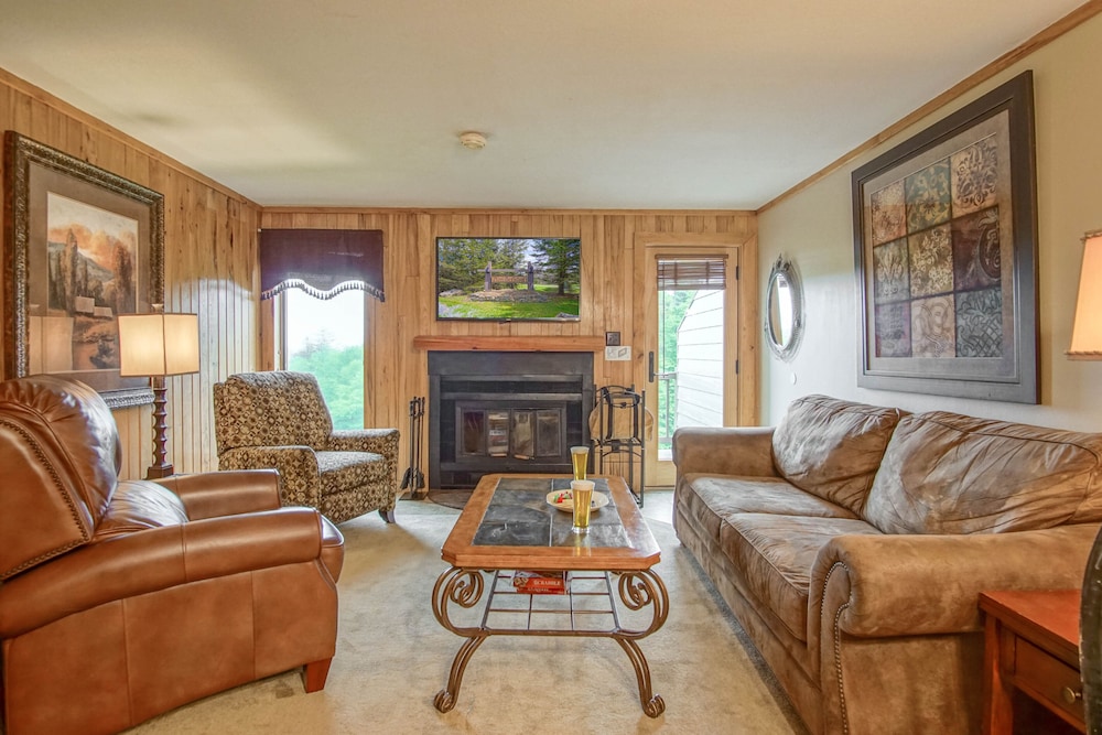 Powderidge #14: 2 Bedrooms, 2.5 Bath: Slope Side, Wood Fireplace