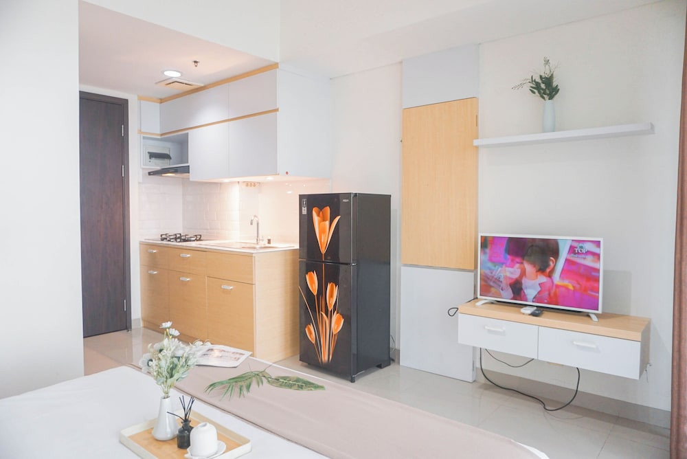Cozy Look Studio Apartment At Lrt City Bekasi