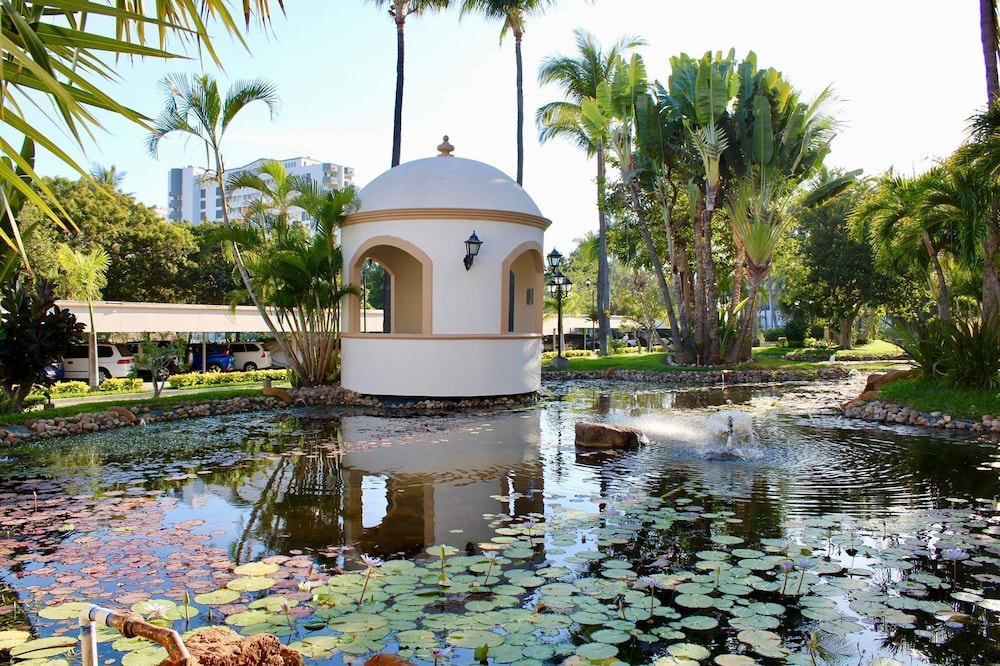 Costa Bonita Apartments