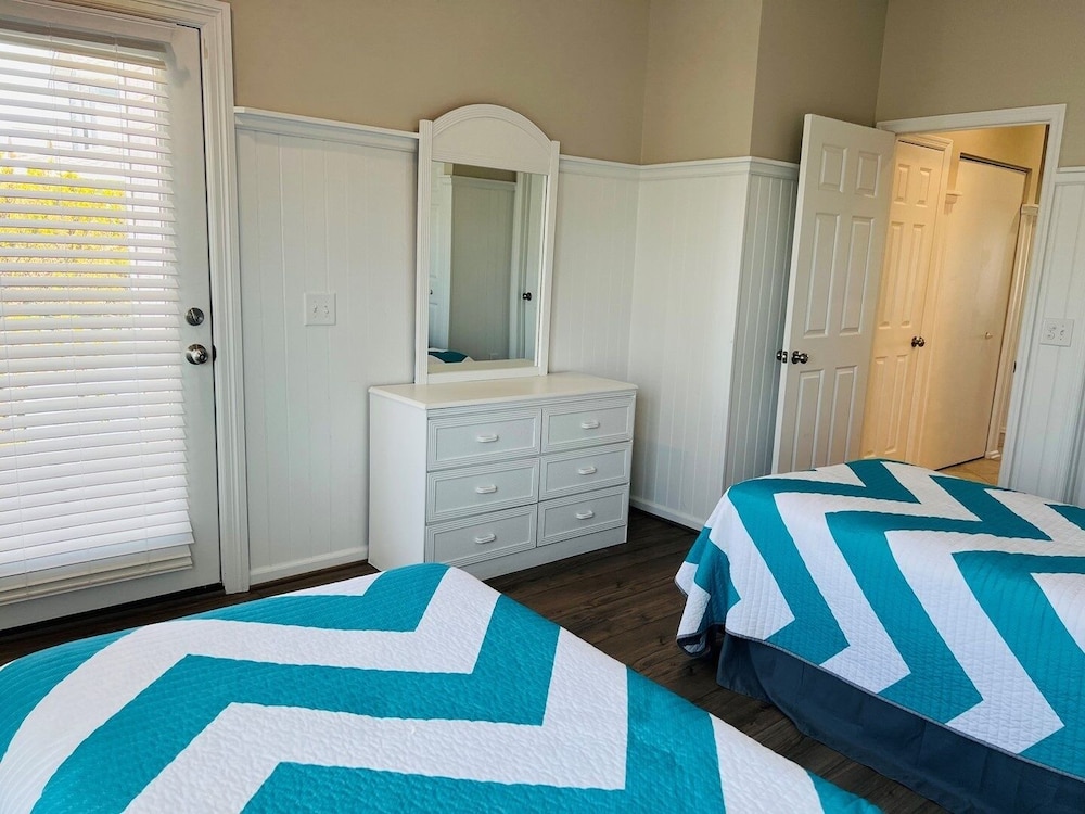 Fins / 1295 Ocean Blvd West 10 Bedroom Home
