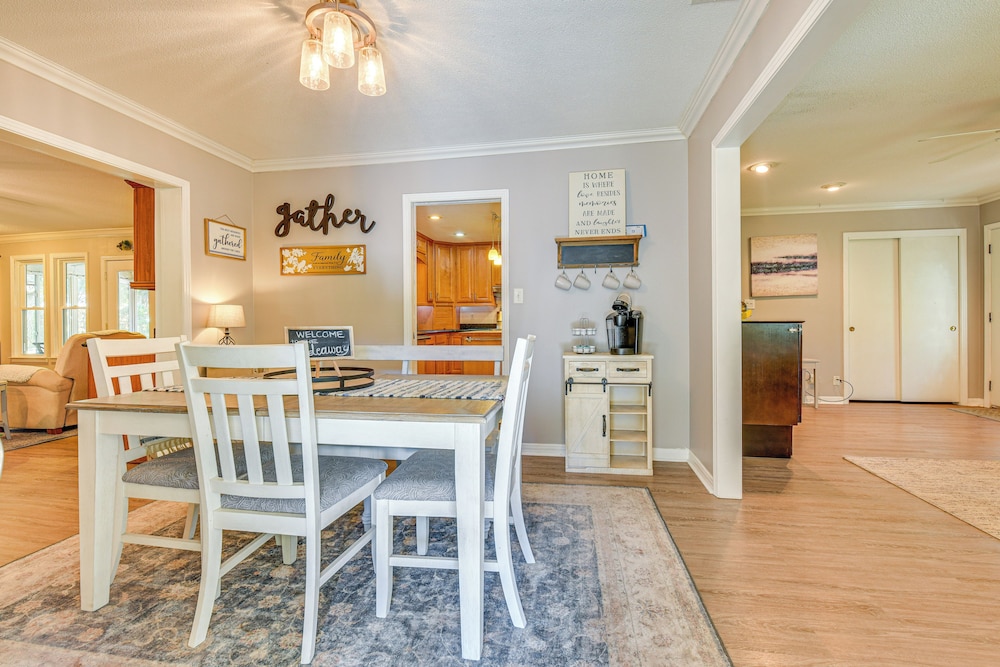 Spacious Home w/ Hot Tub in Fort Walton Beach!
