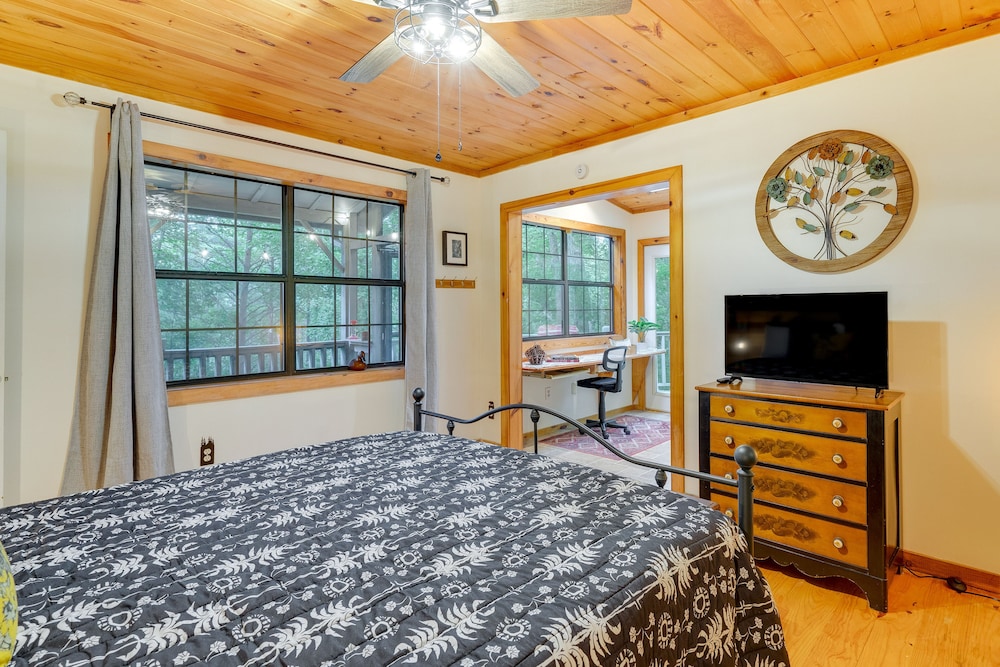 Secluded Murphy Cabin Rental on 2 Acres! view 4
