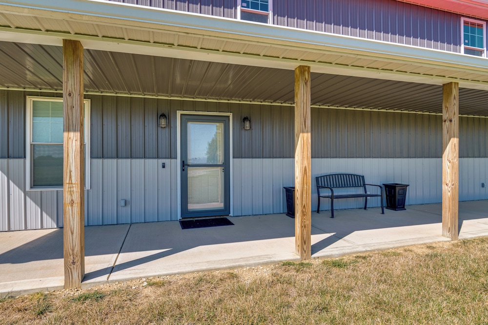 Pet-friendly Countryside Retreat in Whiteland!