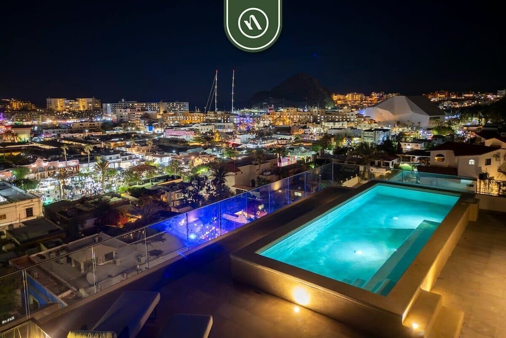 Cozy 2BR Lock-off - Terrace Overlooking the Marina