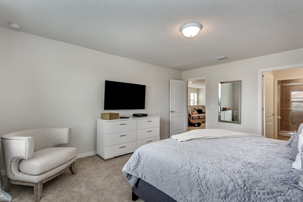 5brm Tiki Bar on Site & Restaurant - Image 3