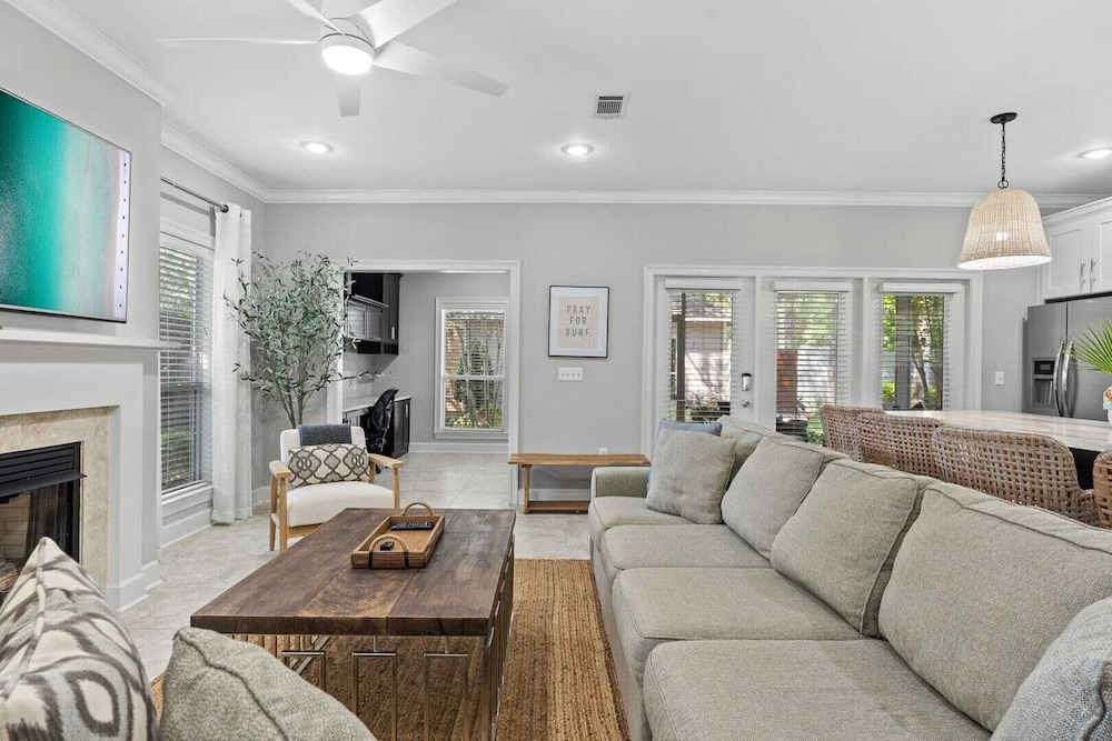 Honey Bee Bungalows by Avantstay Boat Friendly, Pool Access