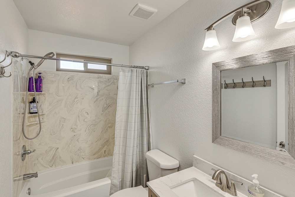 1 Mi to Lake Havasu: Outdoor Rec Hub w/ Views!