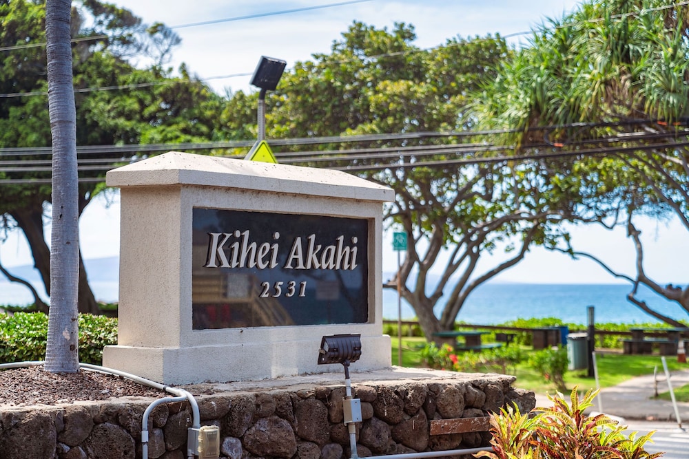 Kihei Akahi C-411 - Modern Top to Bottom Remodel, Split-ac, Across From Kam II