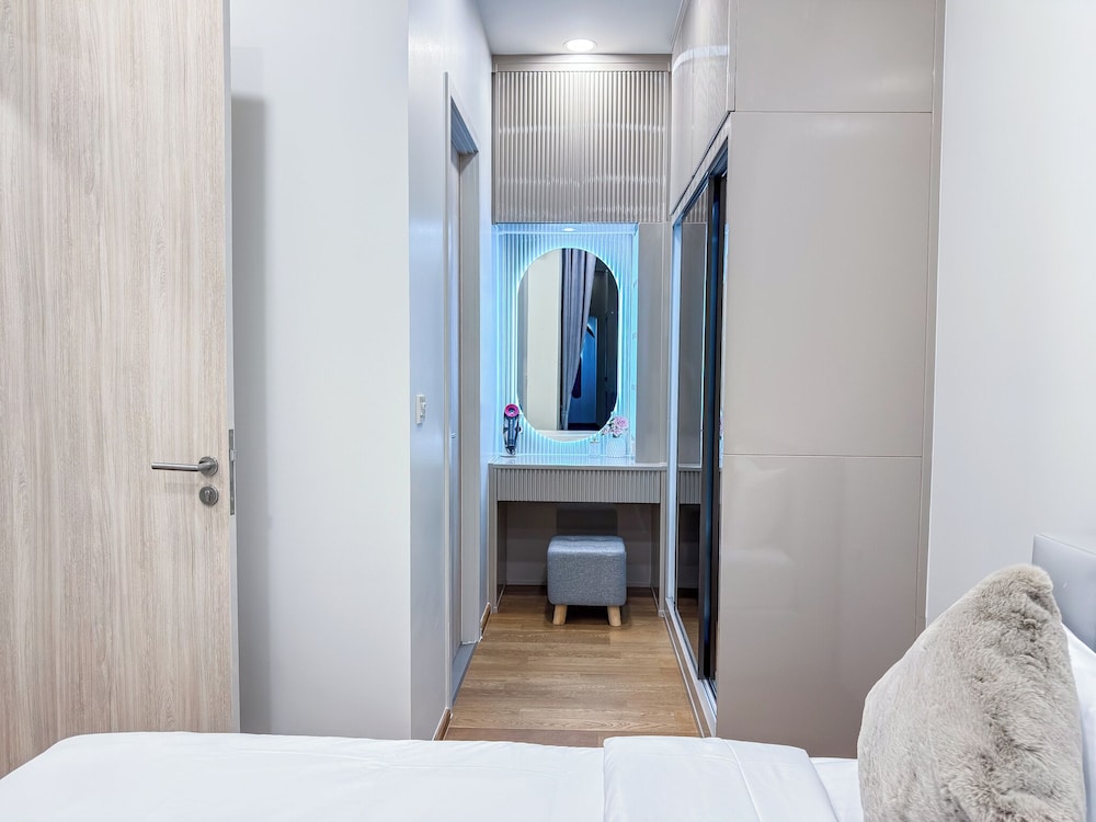 New Residence in Central Bangkok Siam Paragon · Central World