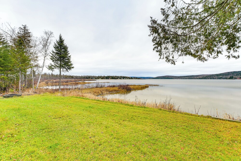 Waterfront Oasis: Family Retreat on Long Lake!