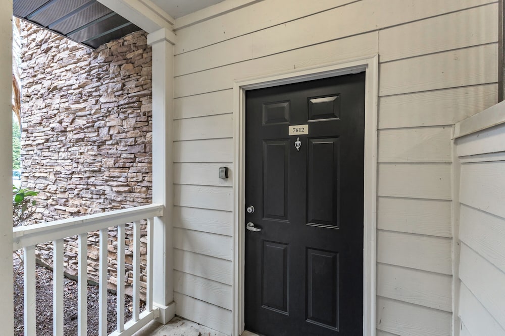 Upscale 1BR Suite to Downtown Raleigh