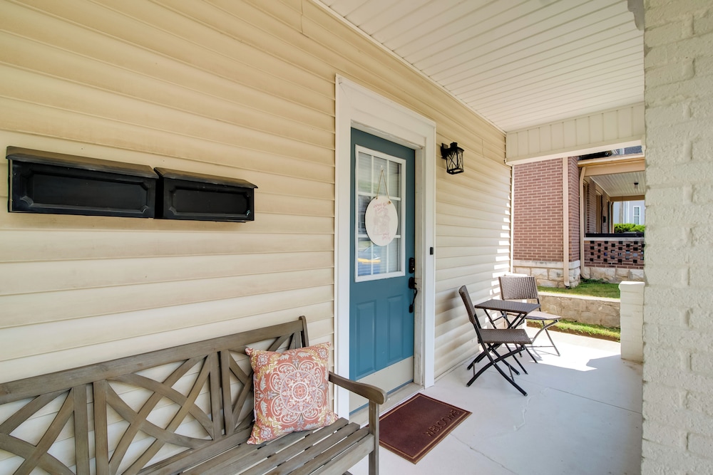 Walk to Wku, Bars & Dining! Updated Duplex Home