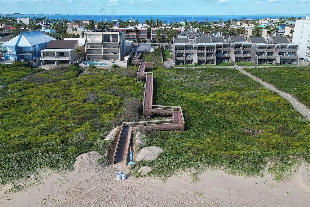Walk to Beach: Condo w/ Pool Access in Texas!