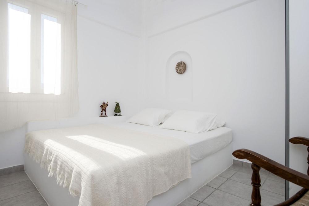 Cleopatra Seaside Homes Paros