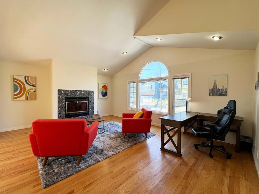 South SF Spacious Entire Unit With 3brs 3bth on 2F
