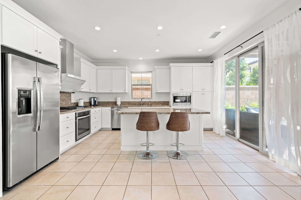 Stylish 3BR Irvine Oasis Family Friendly w Garage