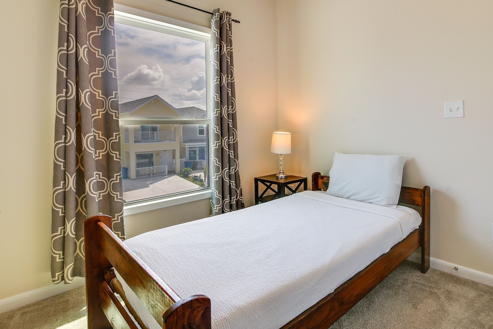 Quaint Port Isabel Getaway w/ Bay Views! view 5