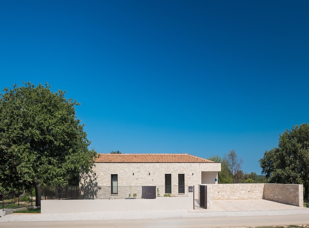 Luxury Villa in Tar With View