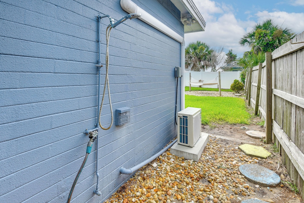 Walk to Shore + Pier: Family Home in Ormond Beach