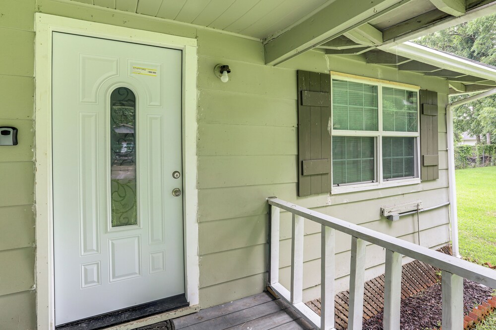 14 Mi to Downtown Baton Rouge: Plaquemine Retreat