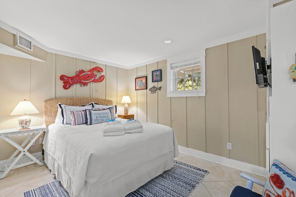 Seabatical! 3BR 2BA Coastal Retreat for 8 Relax, Unwind, and Recharge