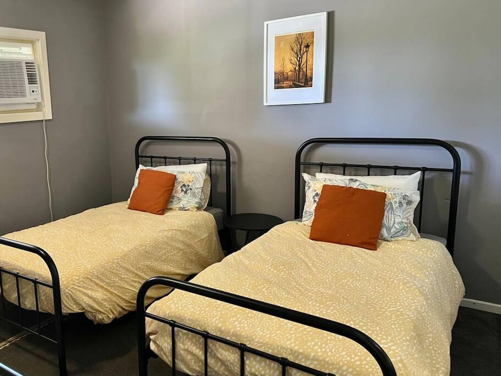 Blue Wren Barn Huge Spa - Country Escape