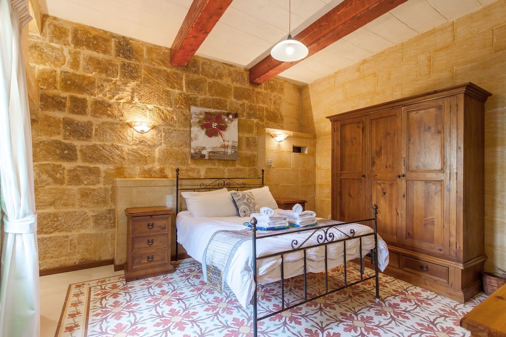 Gozitan Farmhouse with Pool - PP 3 view 5