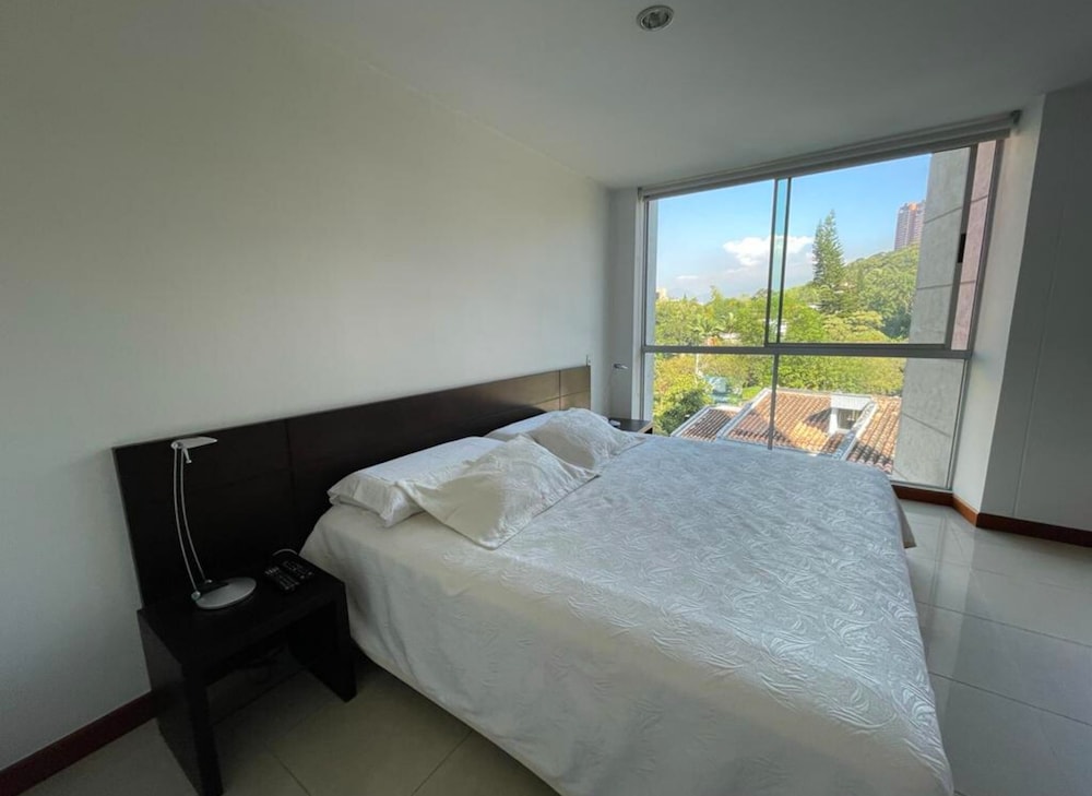 Apartasuit en El Poblado Medellín view 3