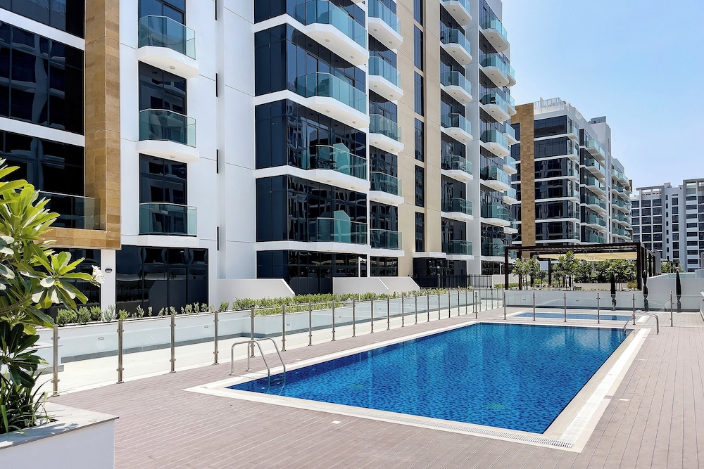 Lovely Studios at Azizi Riviera