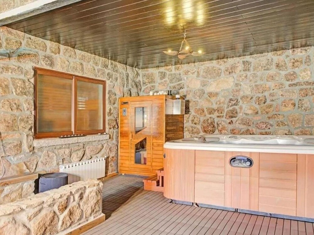 Apartment in Galapagar With Private Terrace