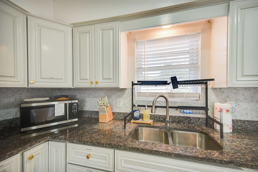 Easy Beach Access: Duplex 1/2 Mi to Chesapeake Bay