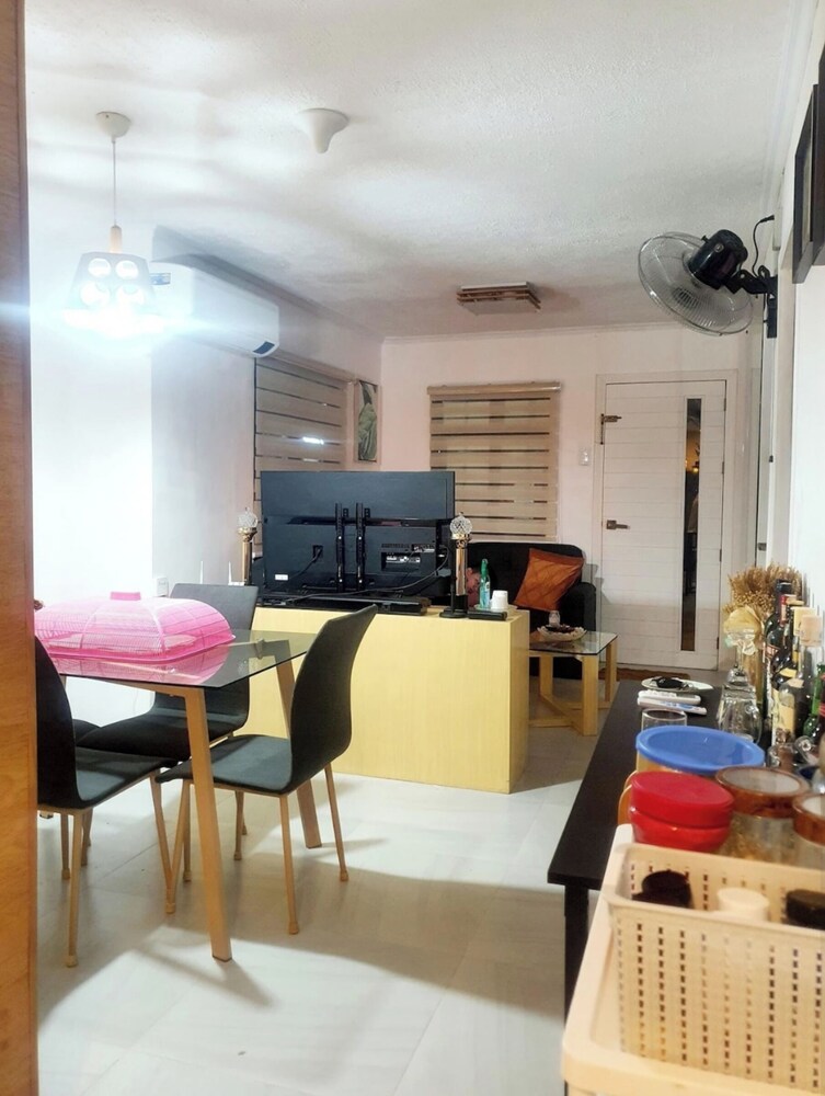 3 Bedroom Fully Furnished Aircon House With Free Car Park