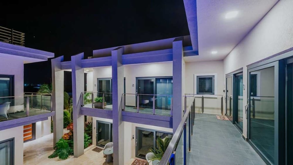 Waykiri Modern Condo 3 Bed 2 Bath Walk to Marriott