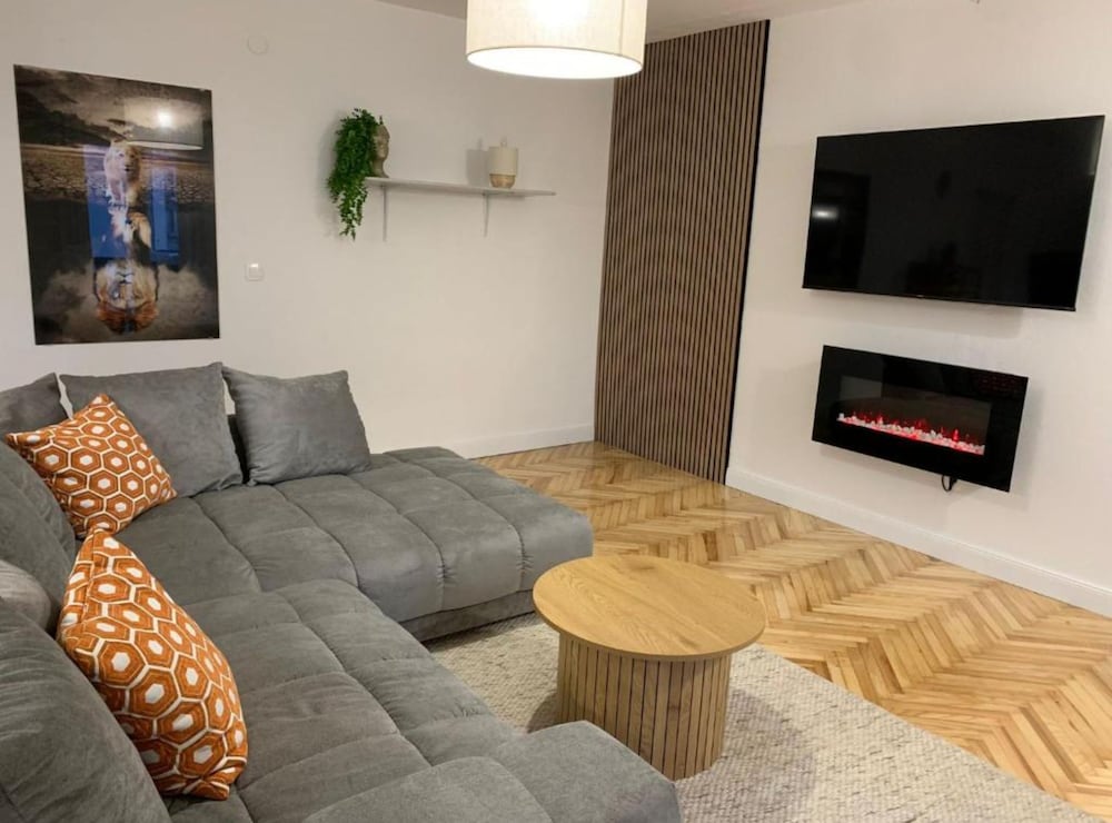 Luxury Apartment Ivo With Jacuzzi Near the Beach