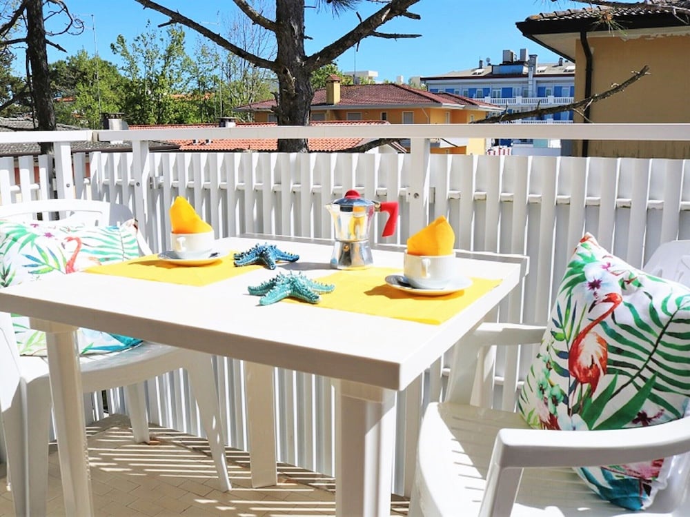 Pleasant Holiday Home With Shared Swimming Pool view 4