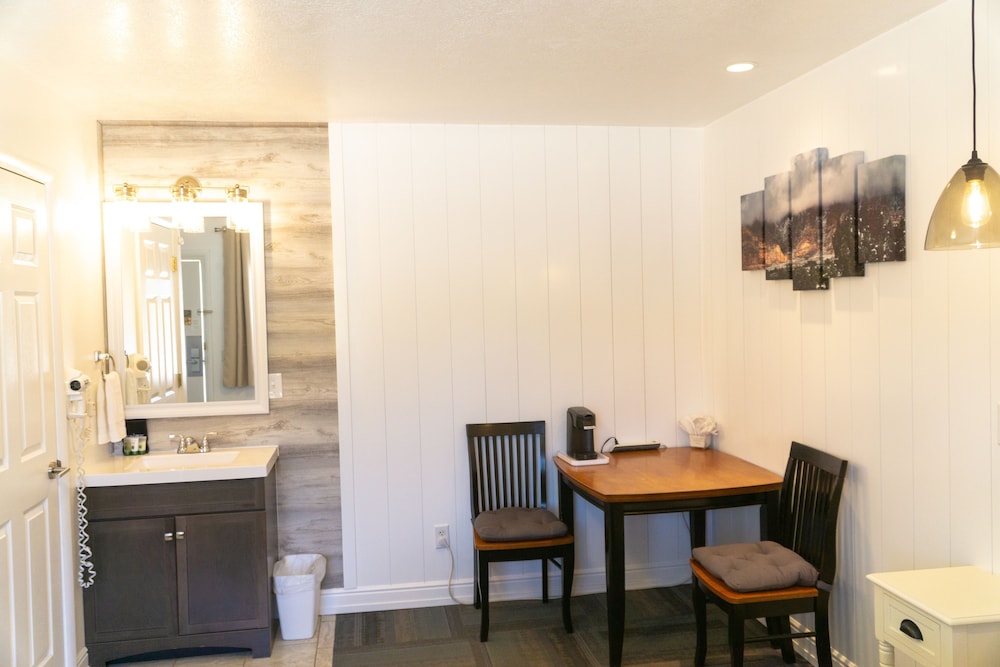 Bybee's Steppingstone Motel